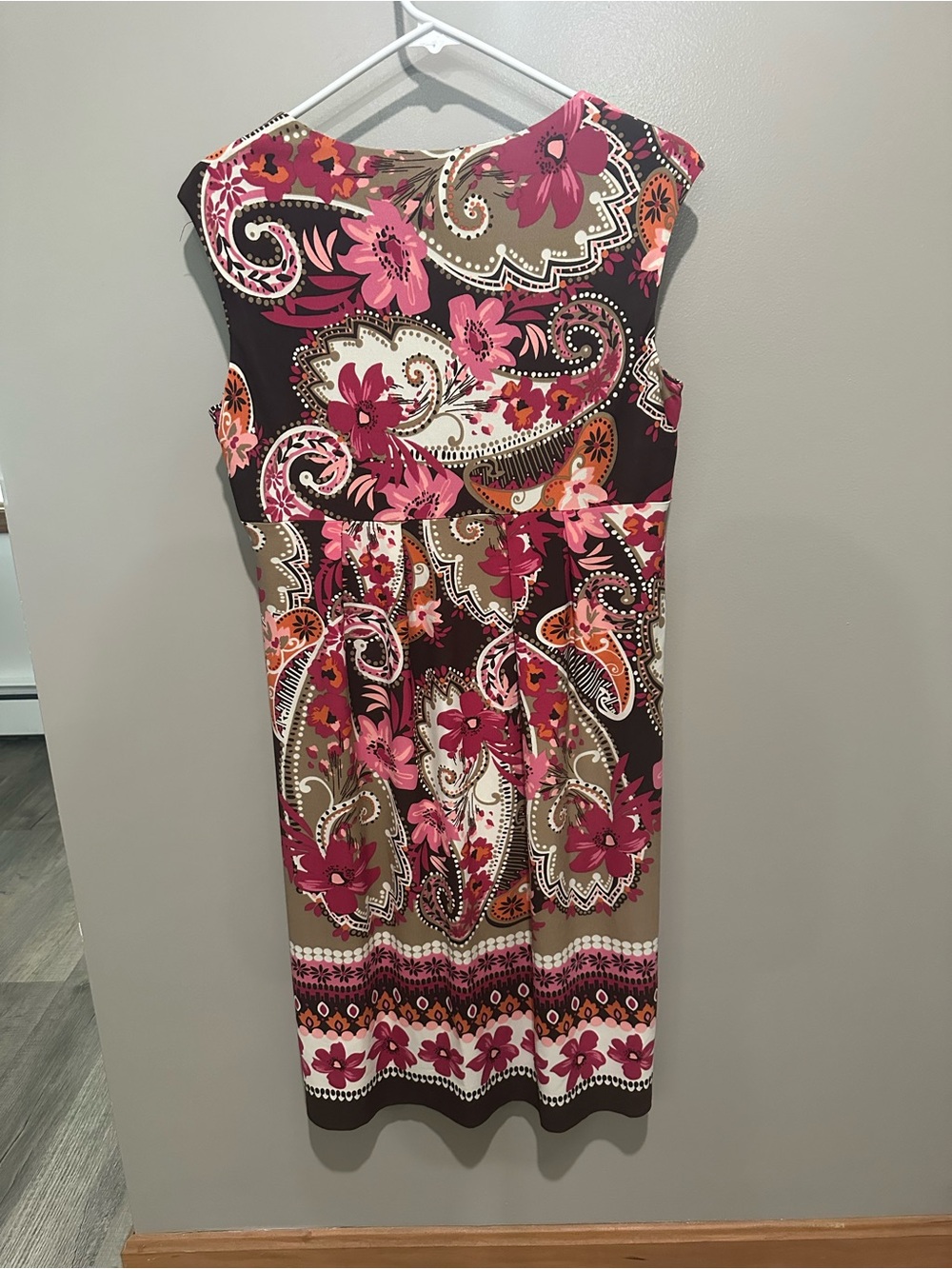 dressbarn Sleeveless V-Neck Floral Paisley Dress in Brown, Pink & Cream - Picture 4 of 5